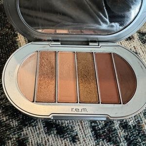 R.E.M. Babydoll eyeshadow palette